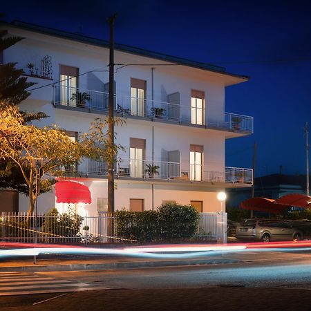Minturnae Hotel 斯考里 外观 照片