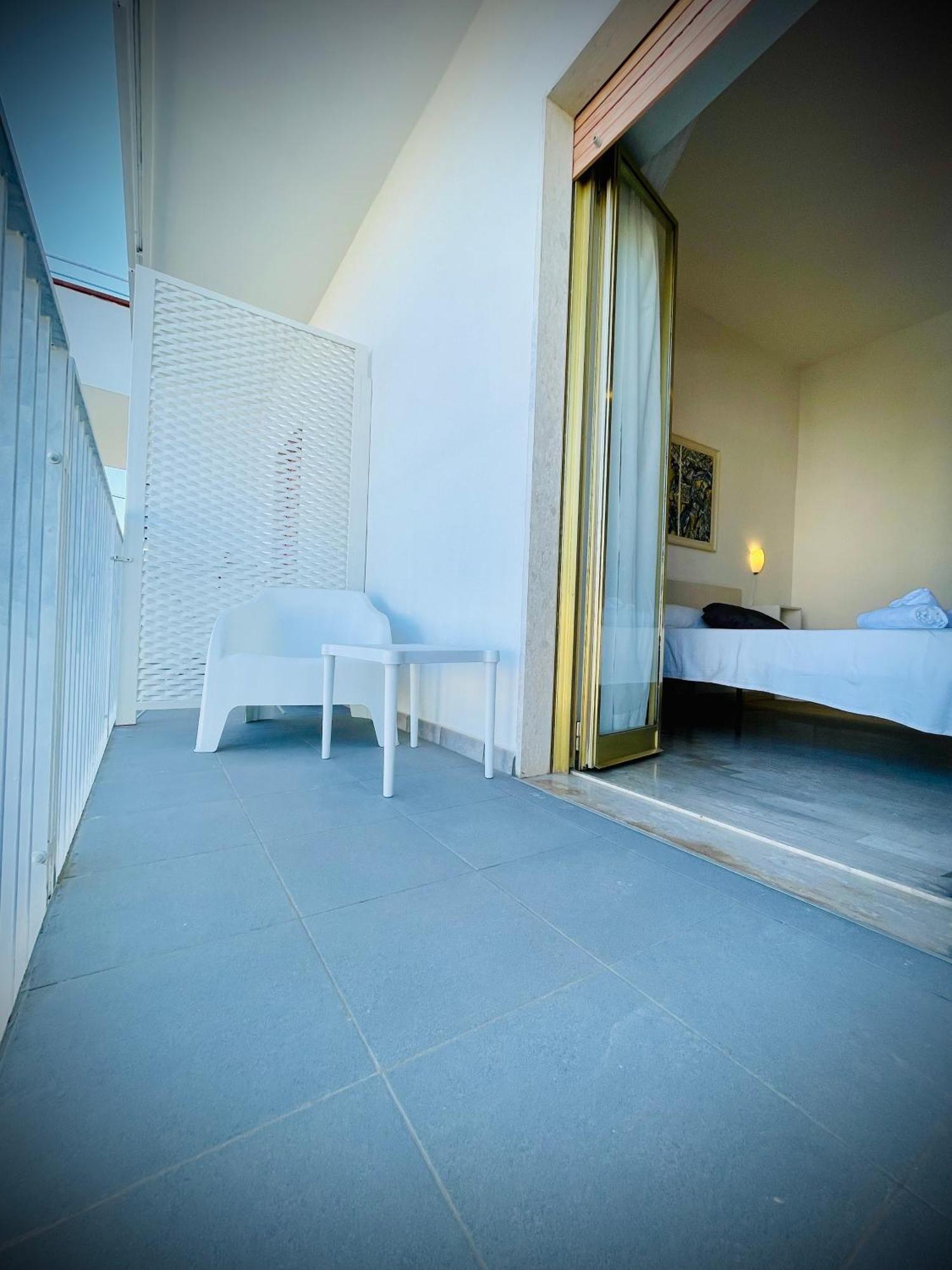 Minturnae Hotel 斯考里 外观 照片