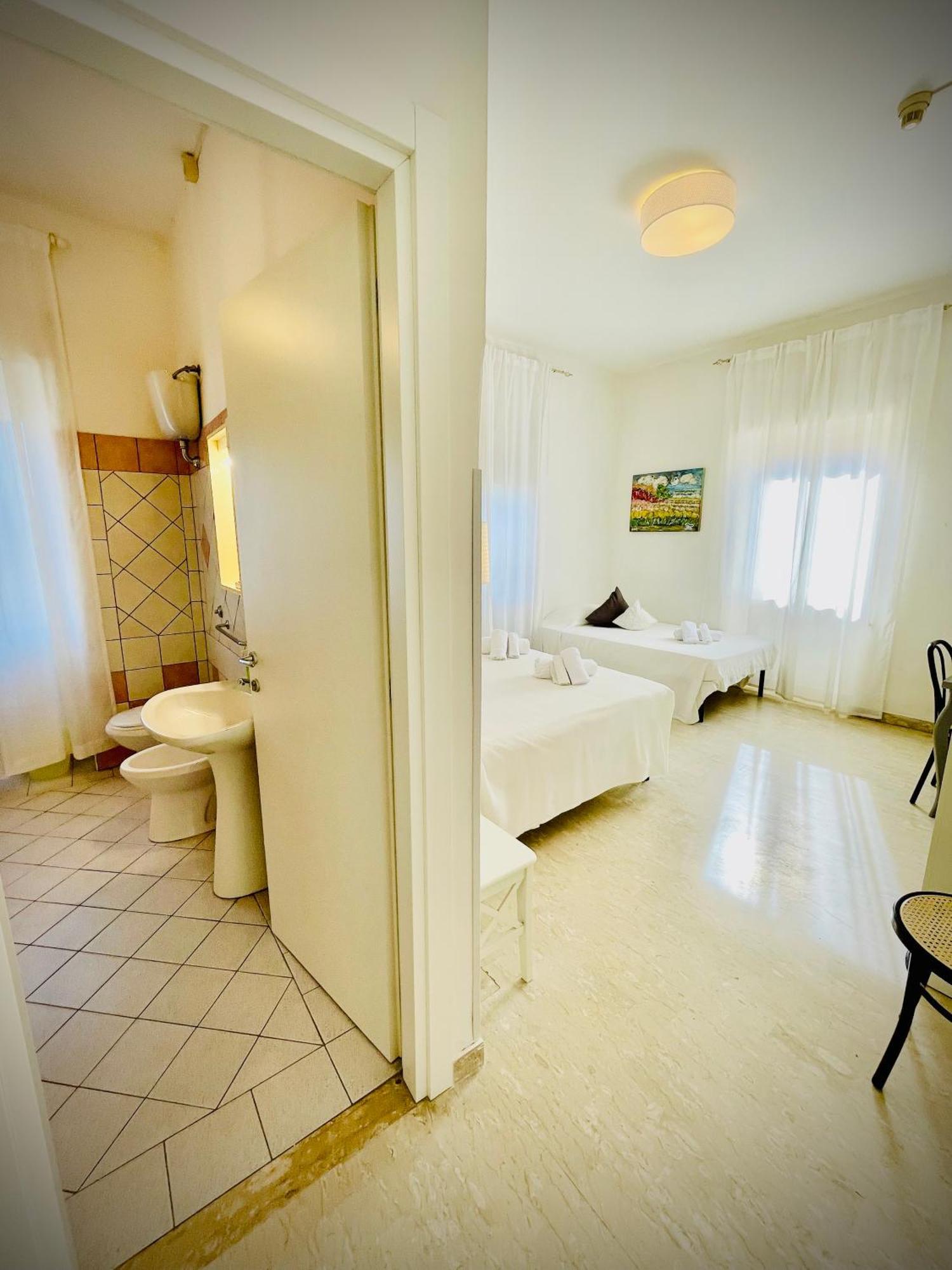 Minturnae Hotel 斯考里 外观 照片